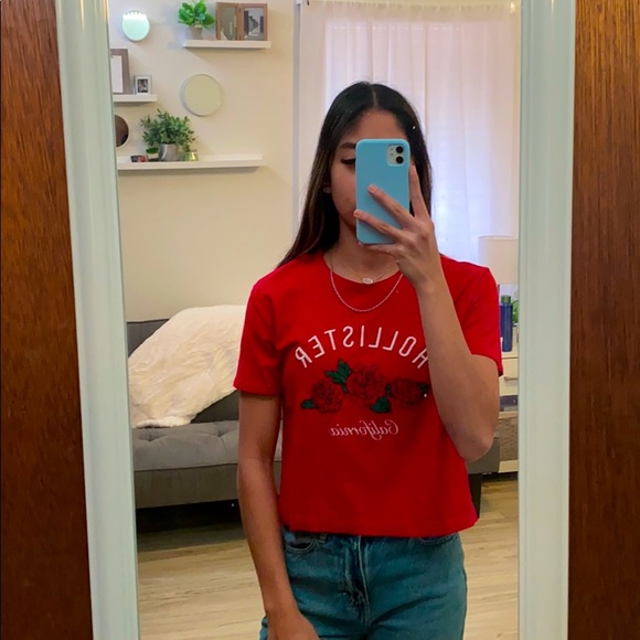 Women’s Hollister Red Cropped embroidered tee - Picture 4 of 4